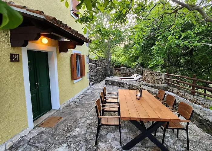 Melina Heritage House Hébergement de vacances Cres